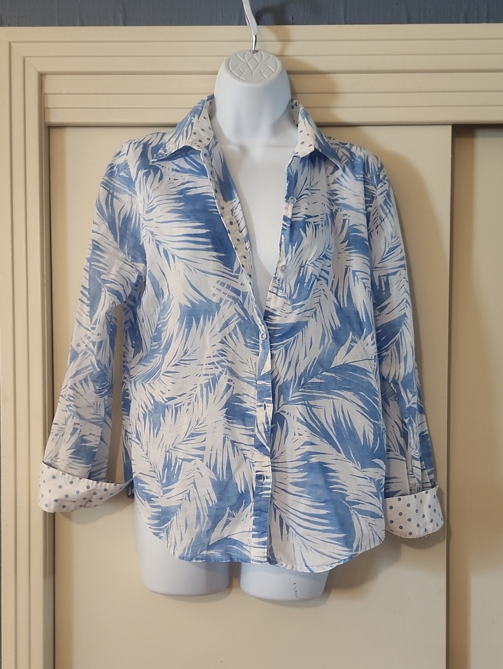 Jones New York Country Blue and White Printed Button-Up Medium